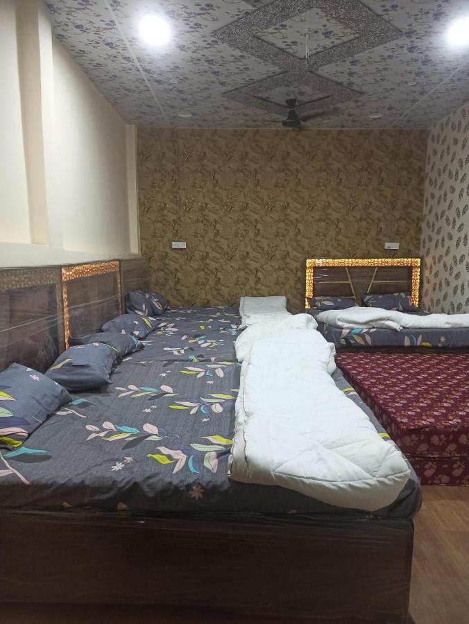 Shree Kashi Govardhan Dham Hotel Uddzsaín Kültér fotó